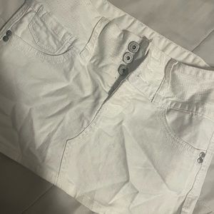 cutest white guess skirt